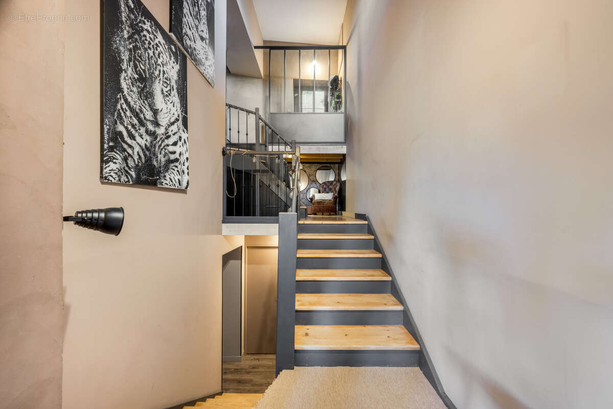 BEAUJOLAIS PIERRES DOREES, MAISON DE 233 M2 HAB, 3 chambres, bureau, terrain clos, Vue - photo 7