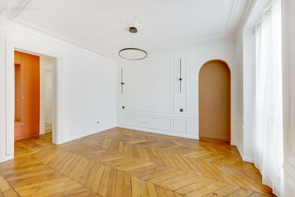 Appartement à PARIS-17E