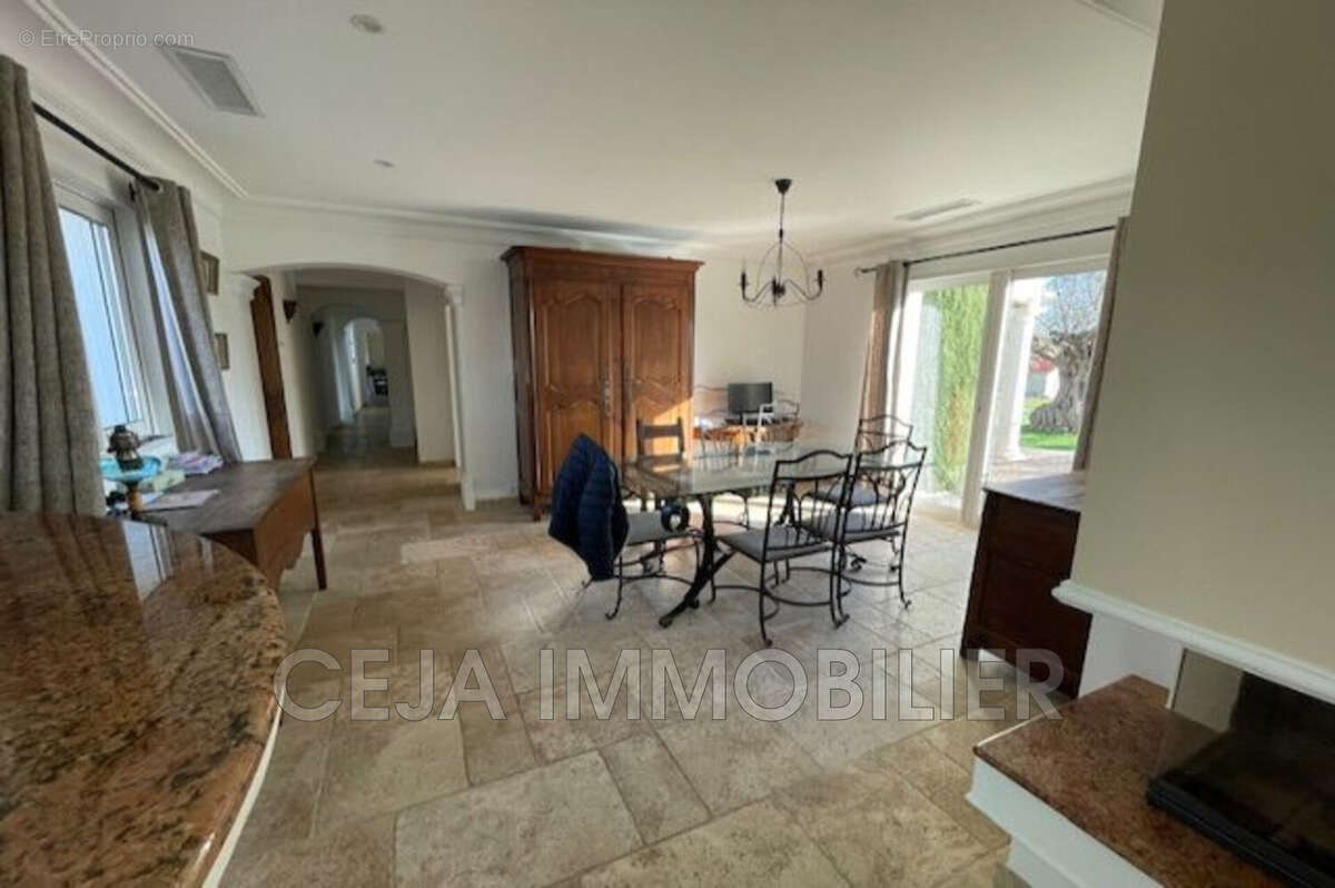 Maison à LE MUY