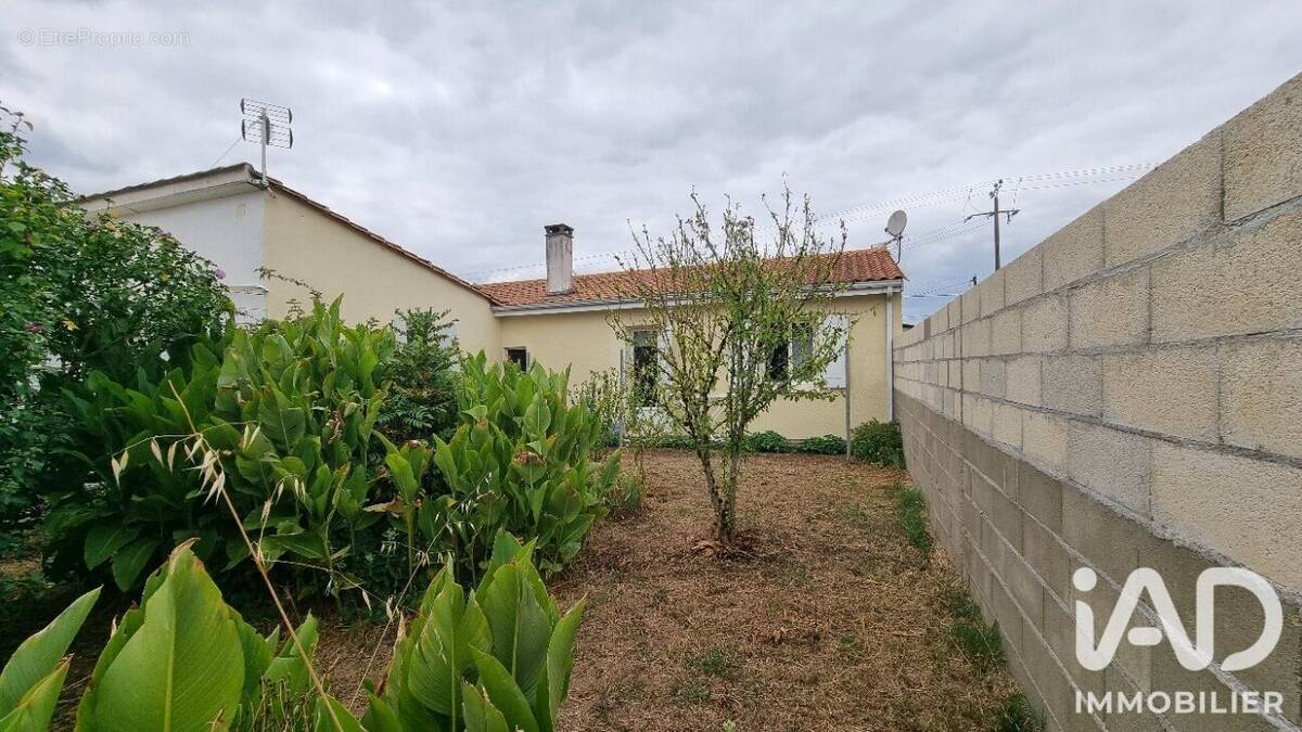 Photo 1 - Maison à MOULIETS-ET-VILLEMARTIN