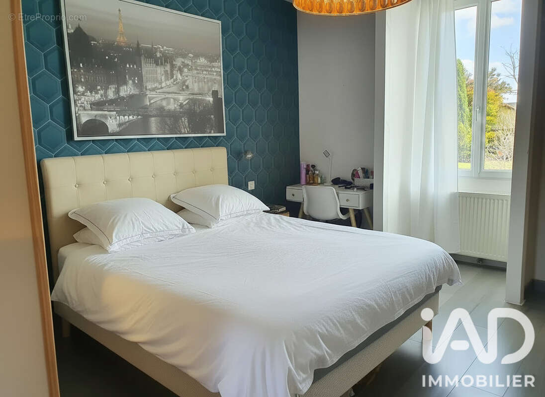 Maison 165 m² à Chasseneuil-Sur-Bonnieure  - photo 8