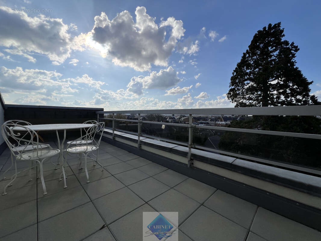 Superbe appartement t4 80m2 - ascenseur - terrasse plein sud - photo 4