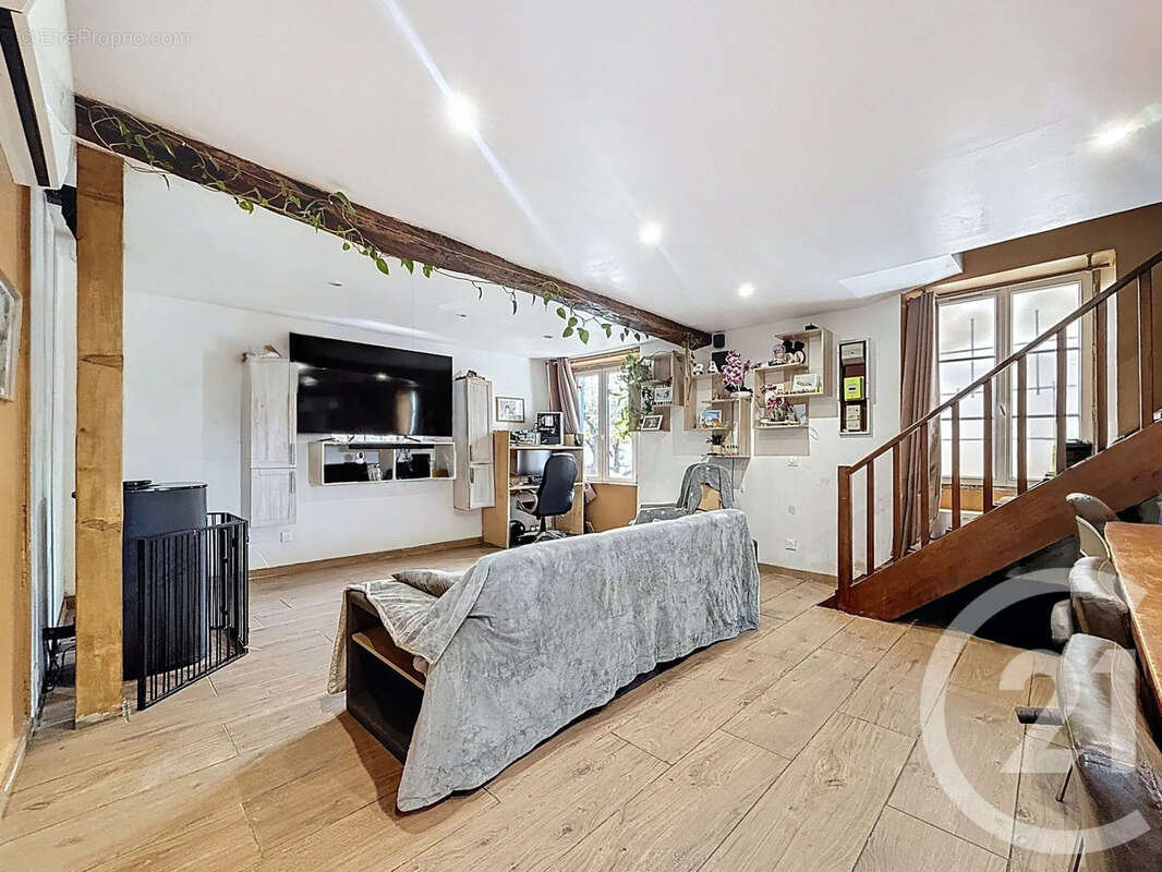 Maison à THORIGNY-SUR-OREUSE