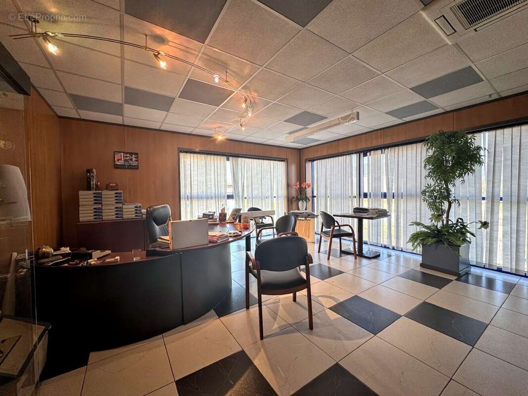 Commerce à SAINT-CHINIAN