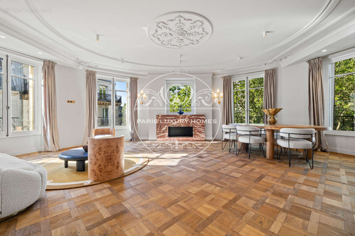 Appartement à PARIS-7E