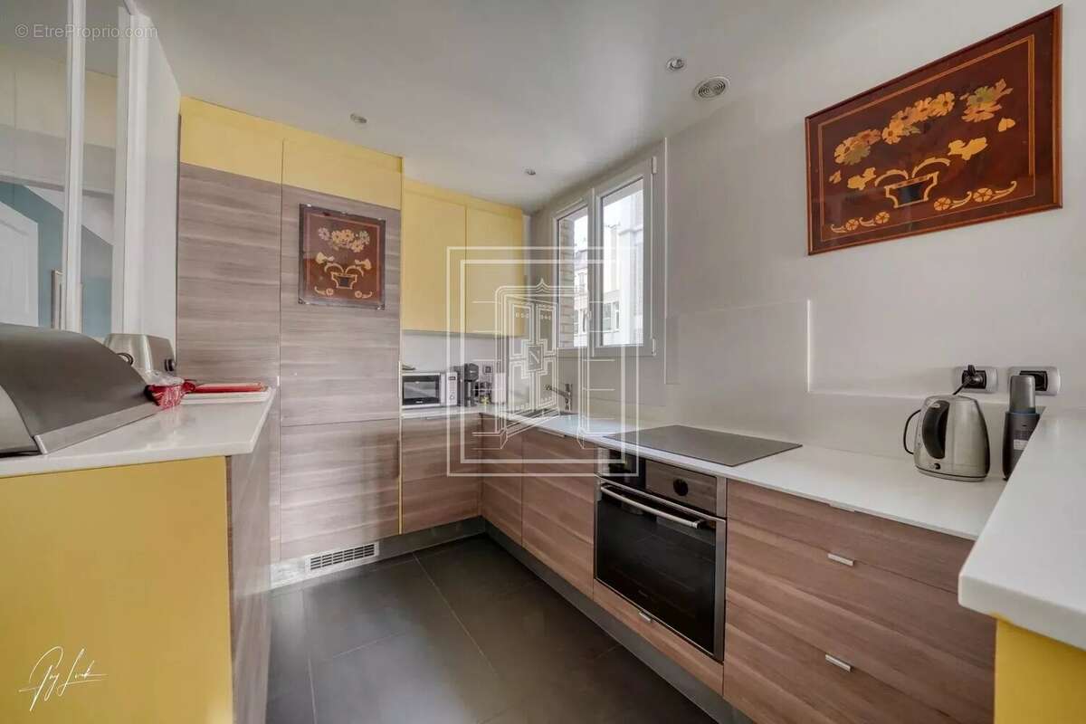 Appartement à PARIS-16E