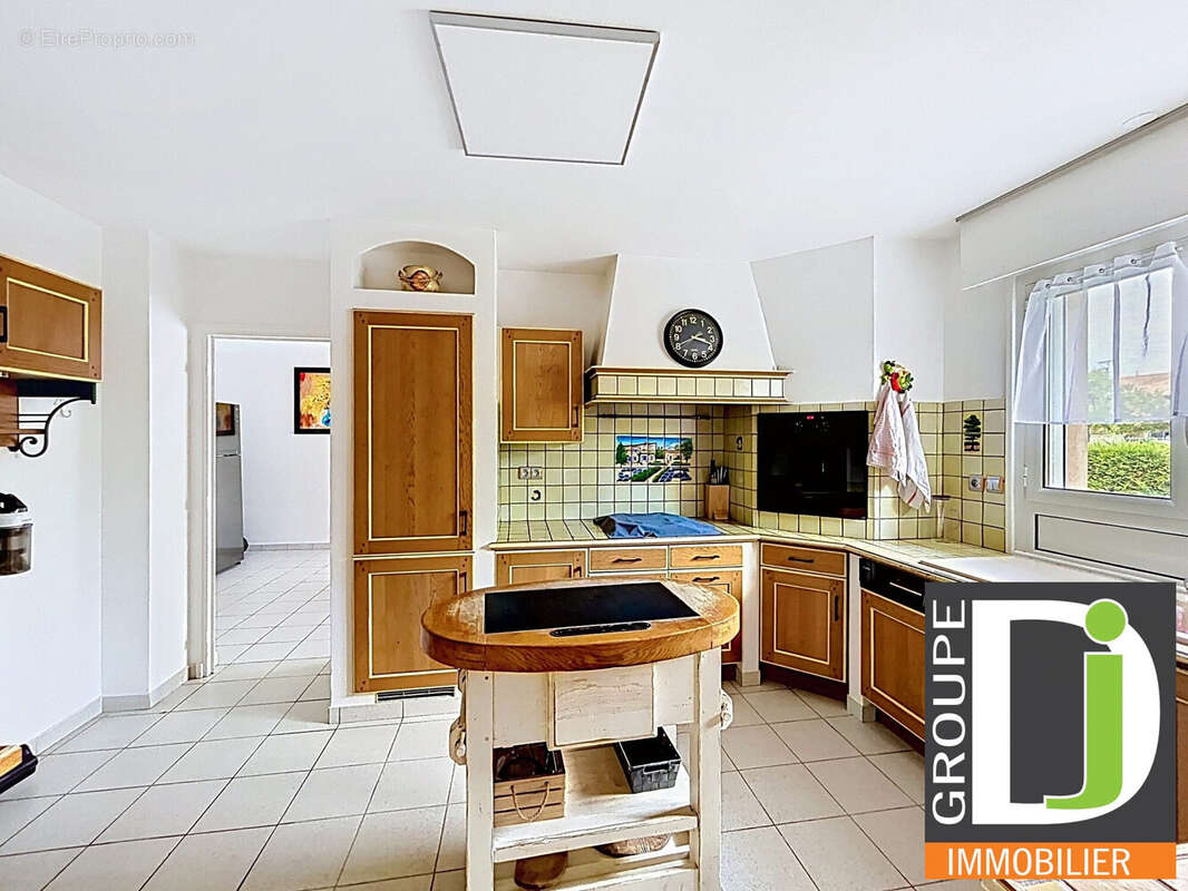 Maison 175 m² à Montmeyran  - photo 4