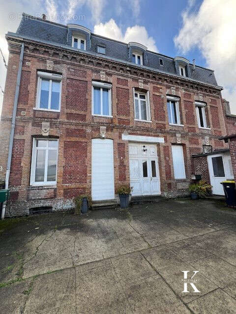 façade ext. avec entrée logements - Appartement à ARQUES-LA-BATAILLE