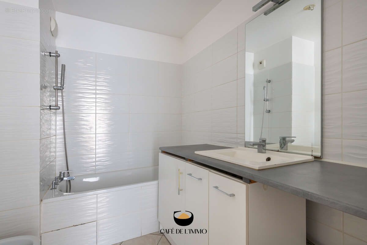 Appartement à MARSEILLE-4E
