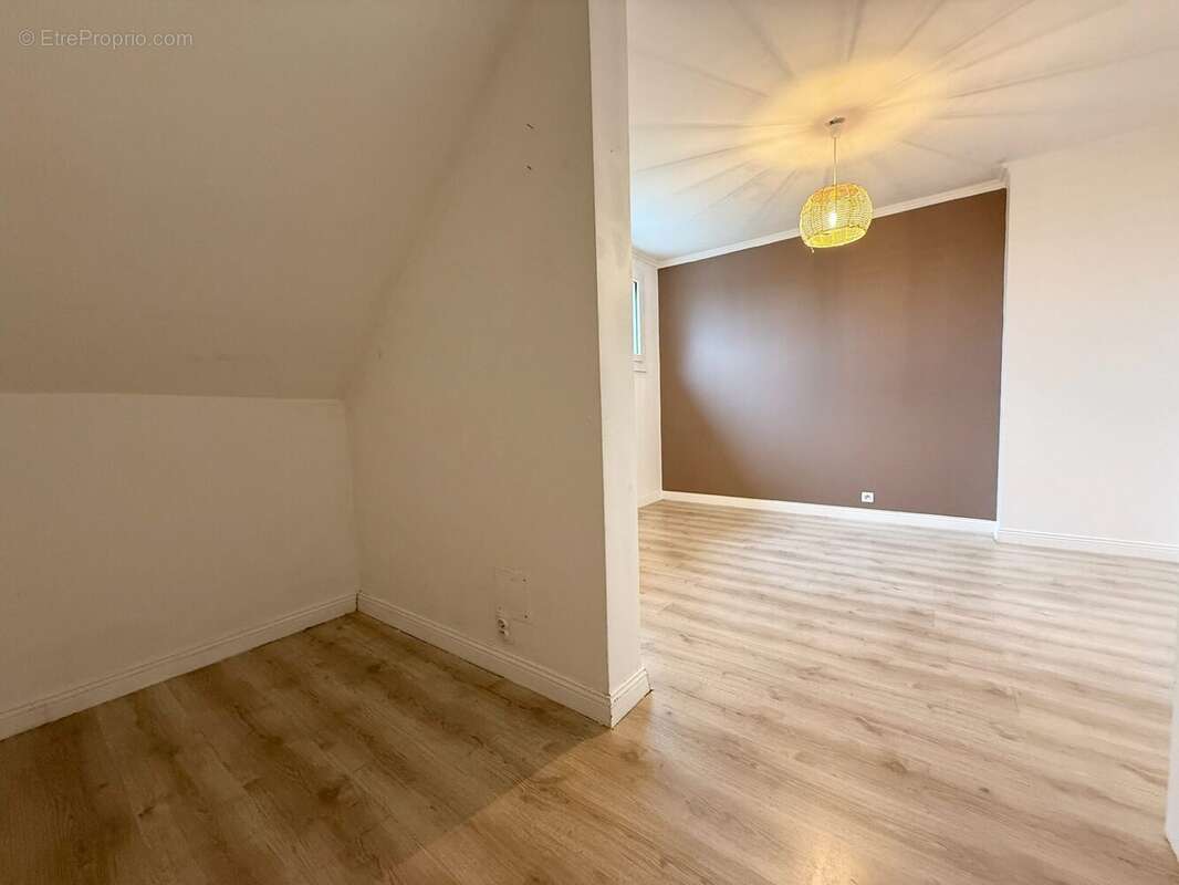 Appartement 84 m² à Saint-Thibault-Des-Vignes  - photo 9