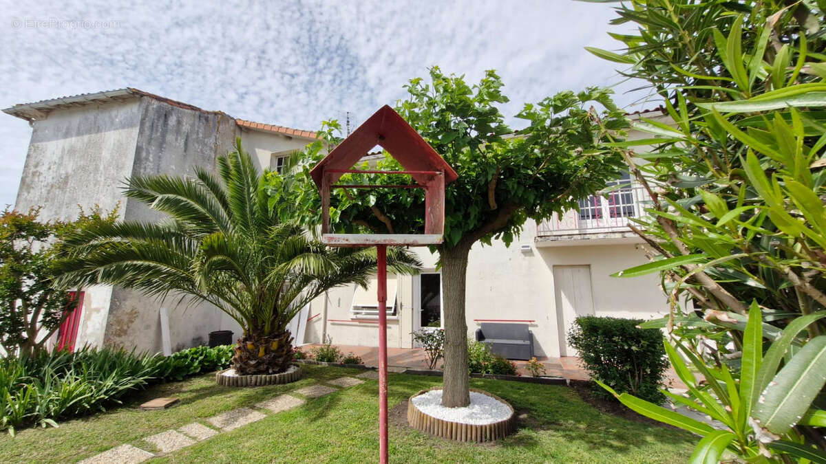 Maison à MORTAGNE-SUR-GIRONDE