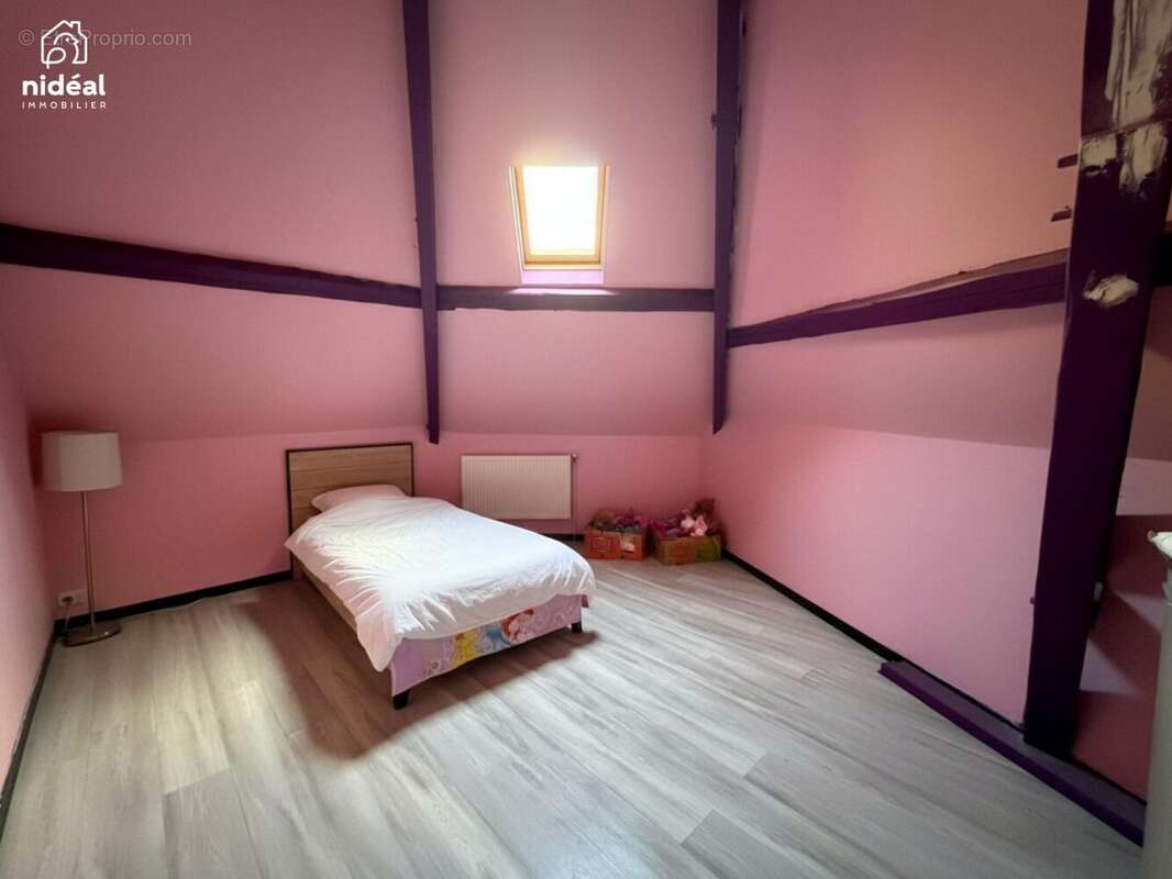Appartement 211 m² à Louvroil  - photo 9