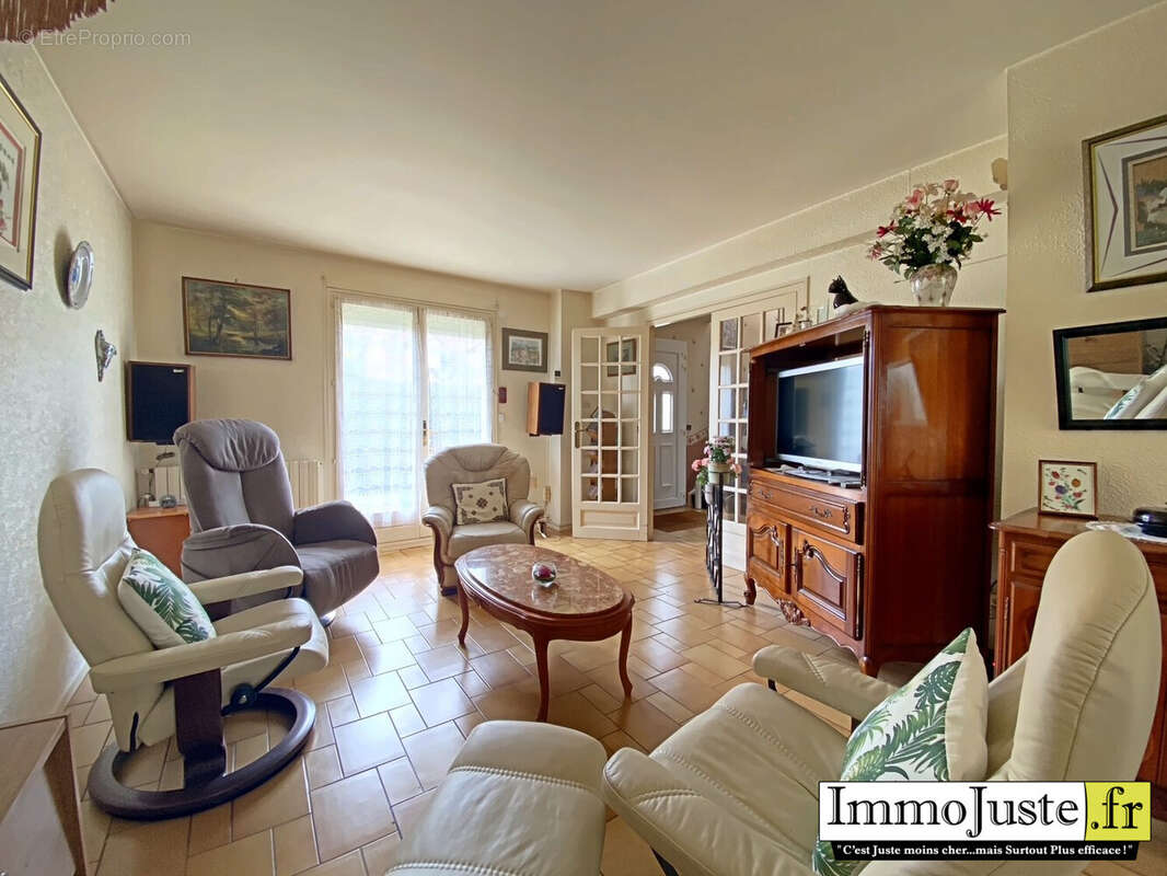 Maison 140 m² à Les Essarts-Le-Roi  - photo 5