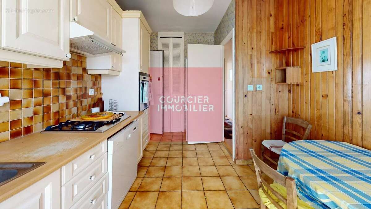 Maison à LE MESNIL-SAINT-DENIS