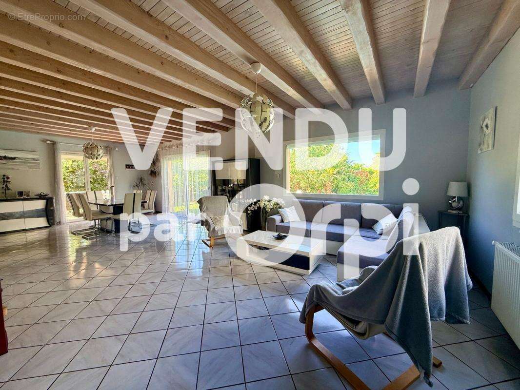 Maison à LA TERRASSE