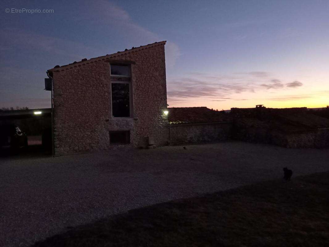Maison 221 m² à Ferrassieres  - photo 10