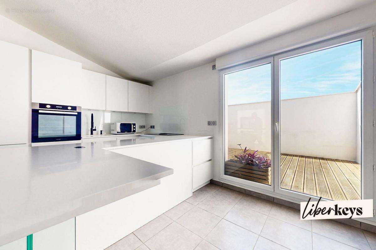 Superbe Duplex T5 avec Loggia Terrasse Parking - 104 m² - Saint-Orens-de-Gameville - photo 4