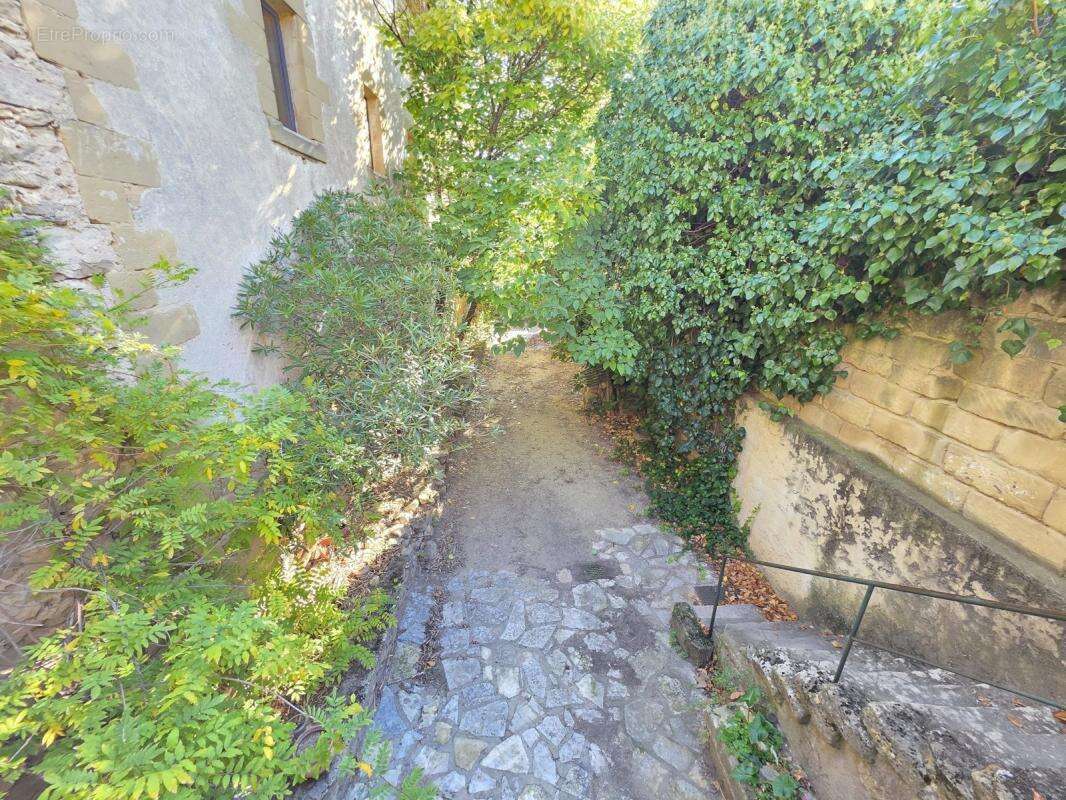 Appartement à MONTAREN-ET-SAINT-MEDIERS