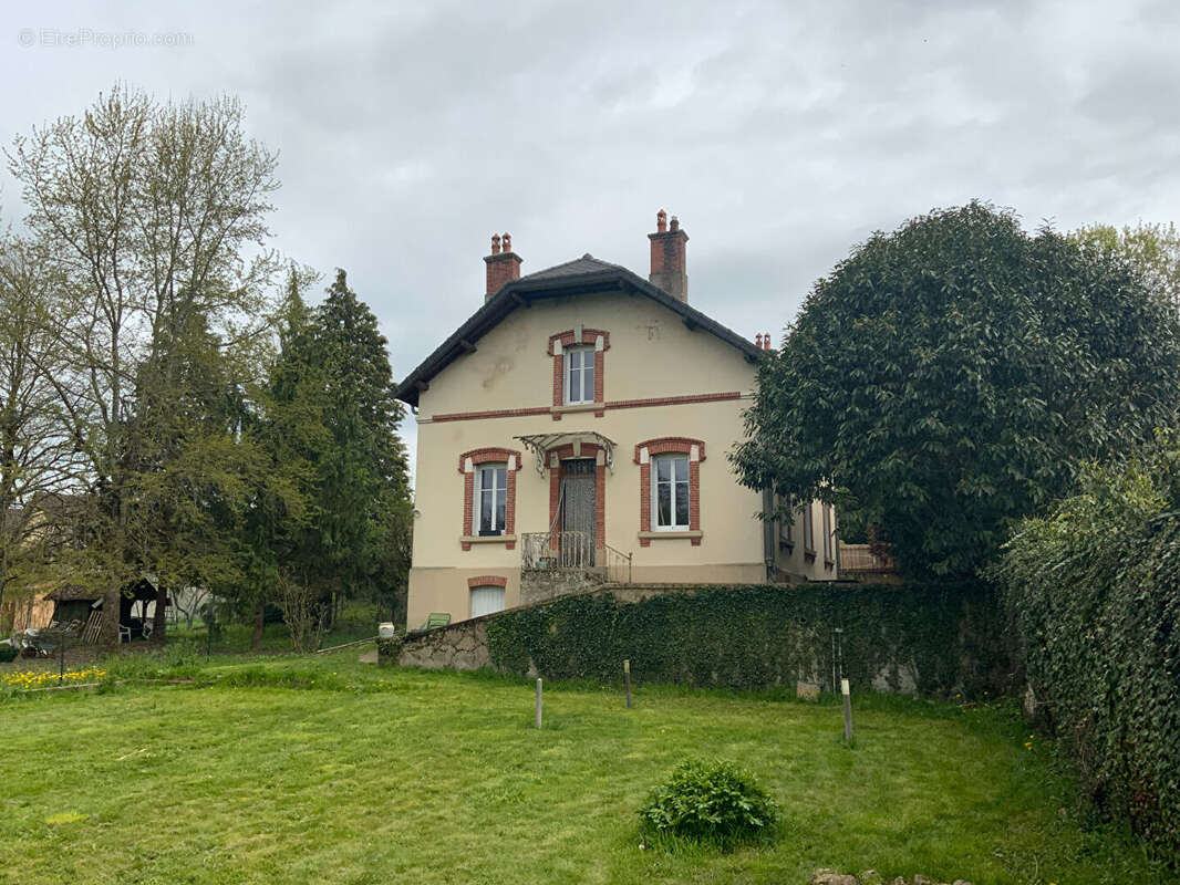 Maison à TOULON-SUR-ARROUX
