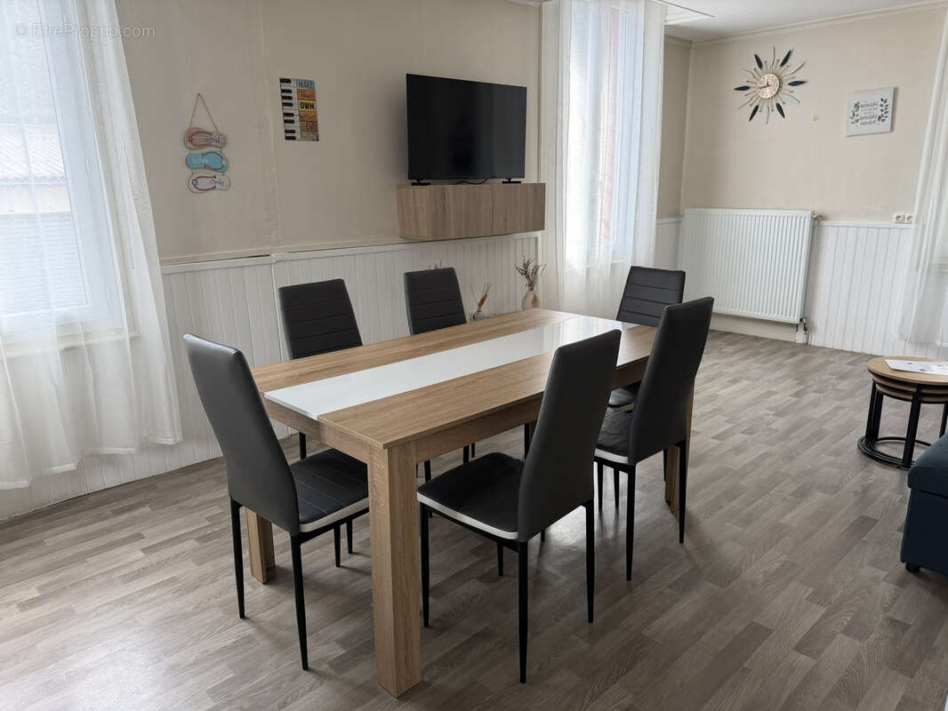 Maison 3 chambres avec cour et garages - photo 2