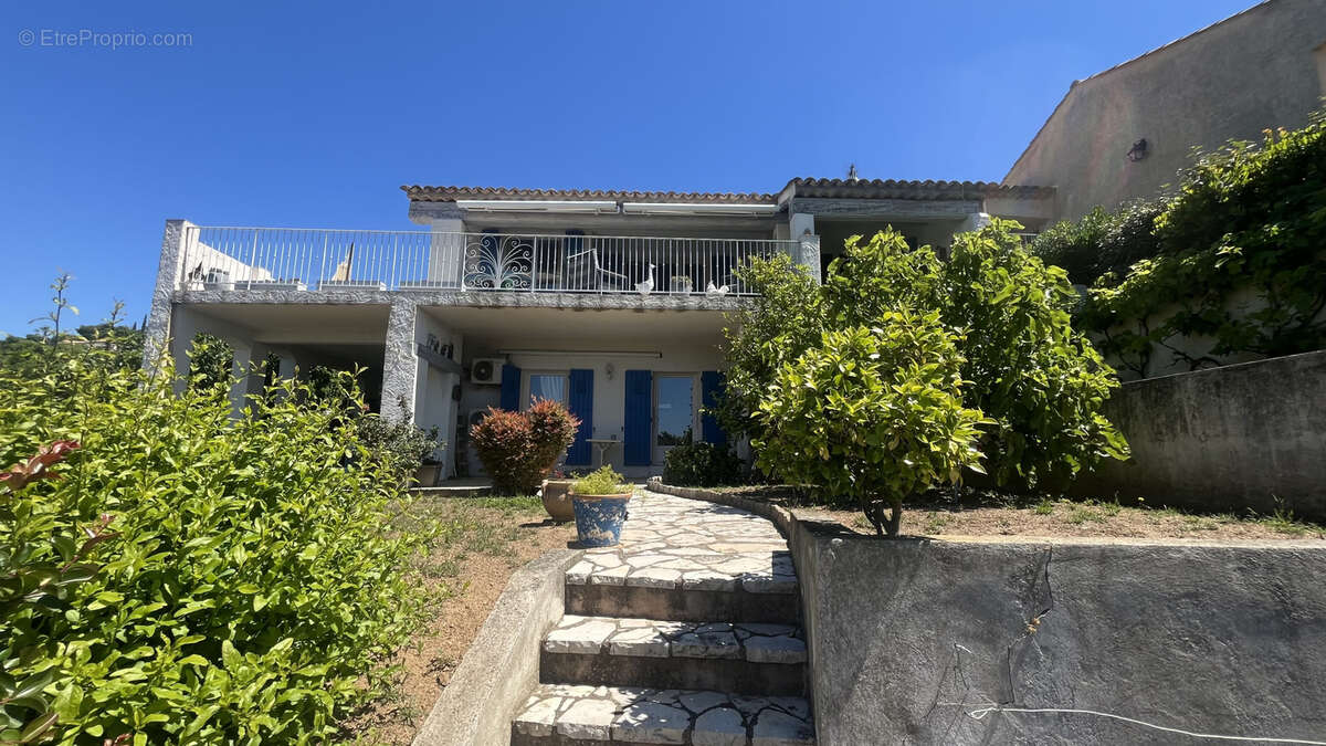 Maison à ROQUEBRUNE-SUR-ARGENS