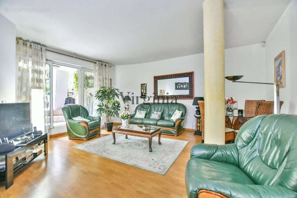 Appartement à CHARENTON-LE-PONT