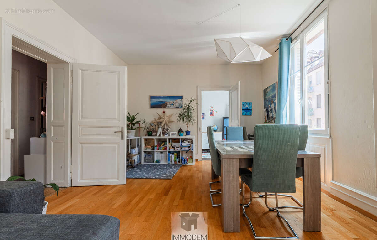 Appartement 4/5 pièces - 99 m2 - CONTADES - photo 2