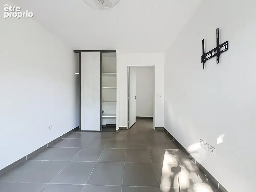 EXCLUSIVITÉ - T2 44 m² avec terrasse 9 m² et 2 parkings - Rousset Centre - photo 7