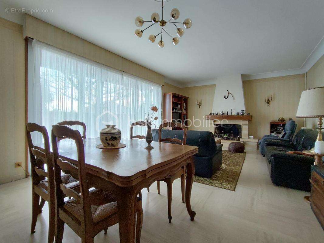 Maison à SAINT-NICOLAS-DE-LA-GRAVE