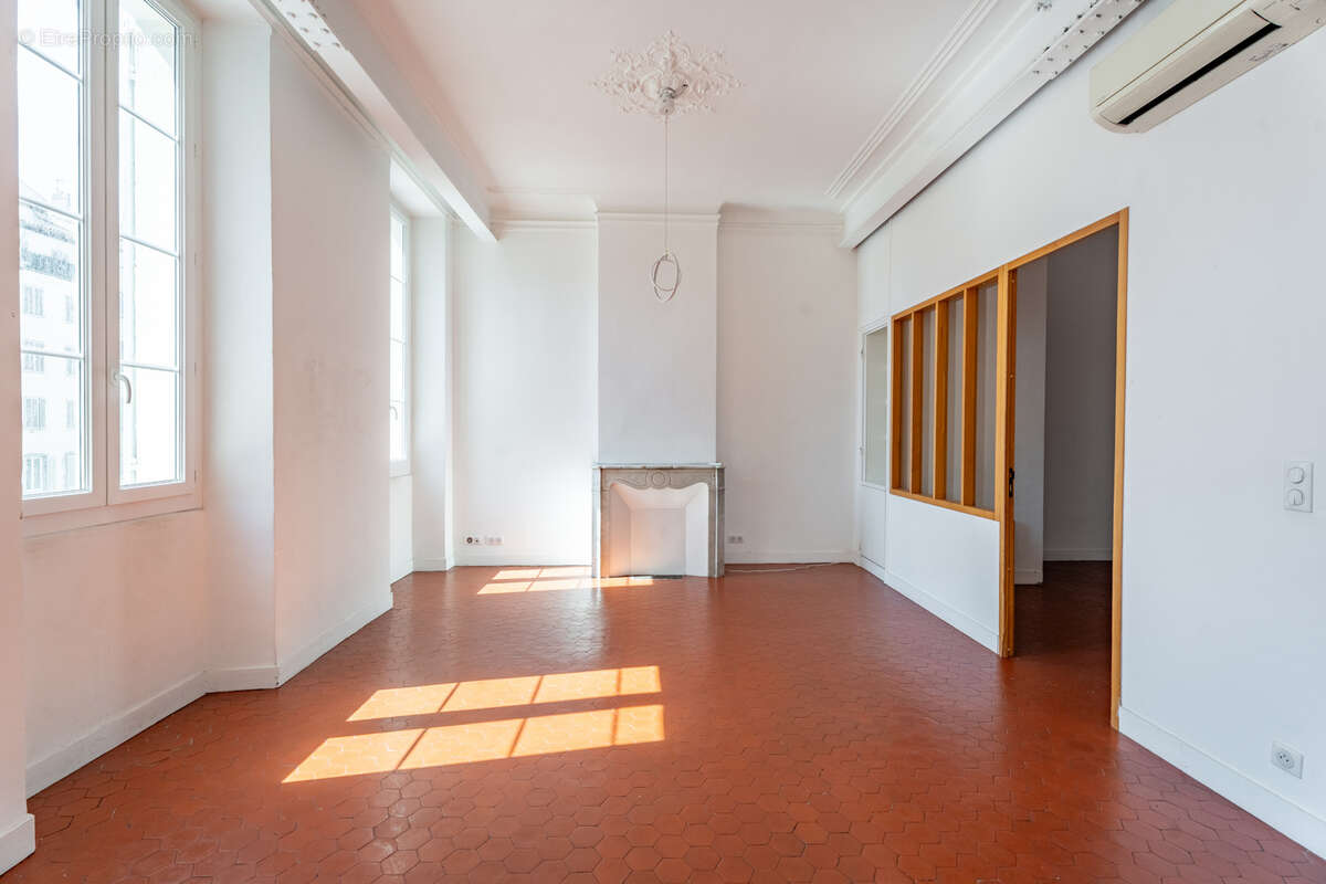 Appartement à MARSEILLE-1E