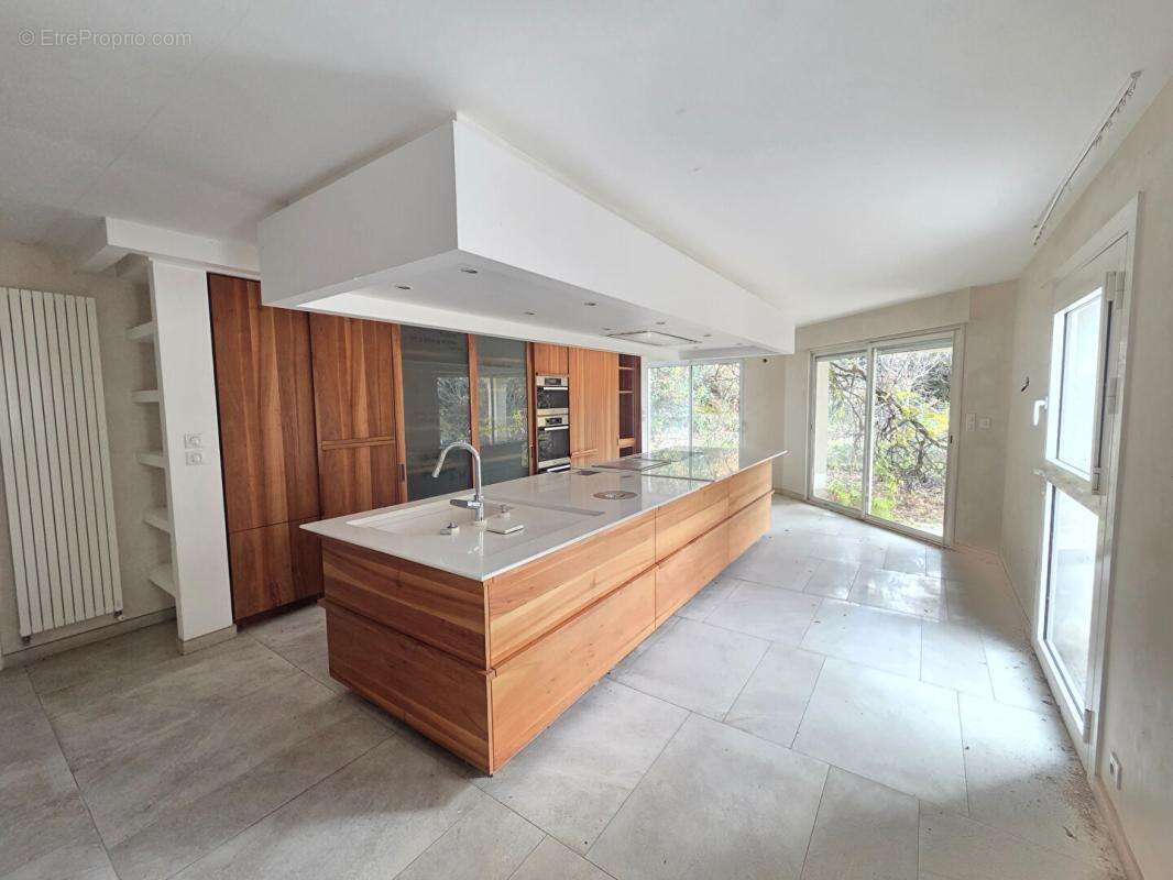 Maison à MONTELIMAR