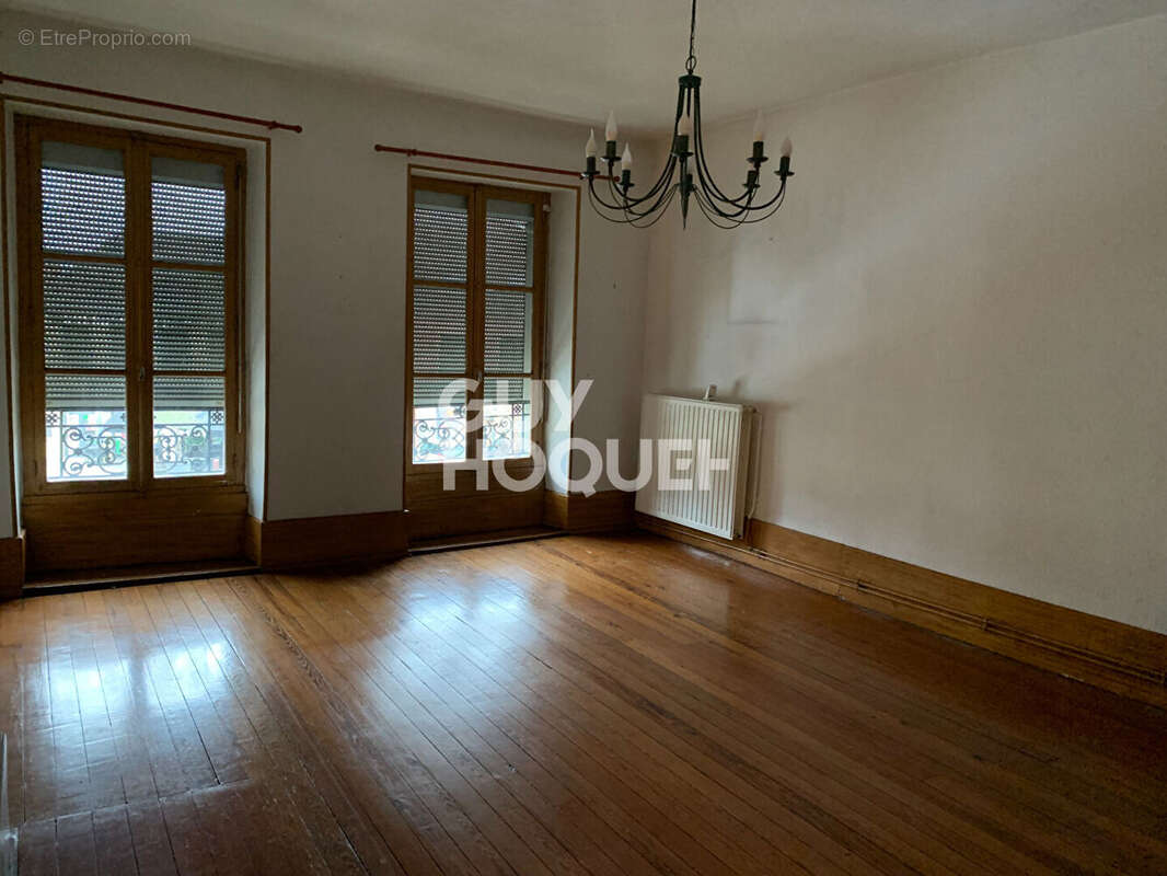 Appartement à TOULON-SUR-ARROUX