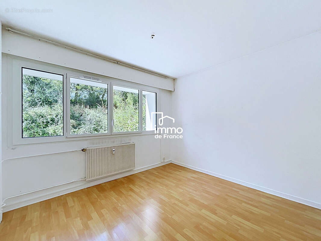 T4 de 93m² avec terrasse vue Mont-Blanc - Gex - photo 3