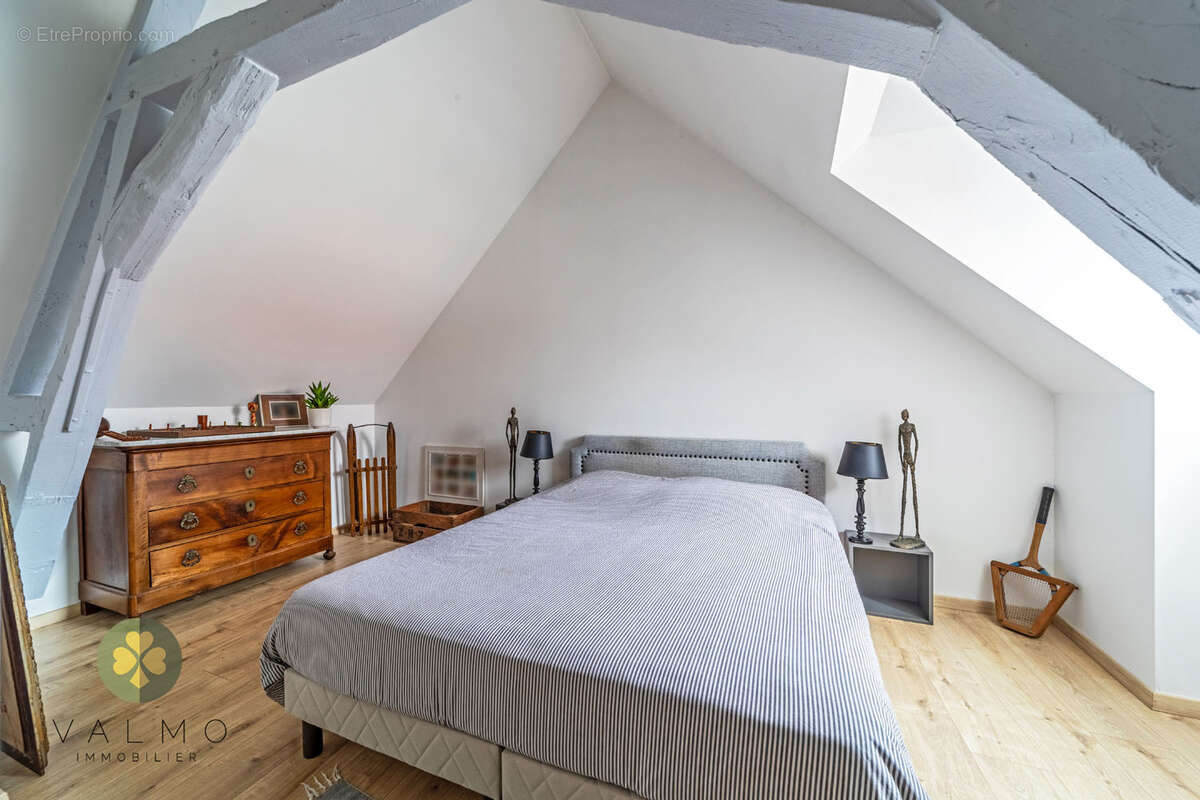 Appartement à NEAUPHLE-LE-CHATEAU