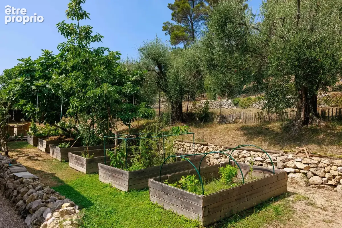 MOUGINS - Élegante bastide renovée de 1887  – Quartier résidentiel au calme à proximité des commerces - photo 12