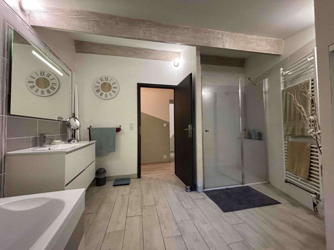 Maison à SAINT-ROMAN-DE-CODIERES