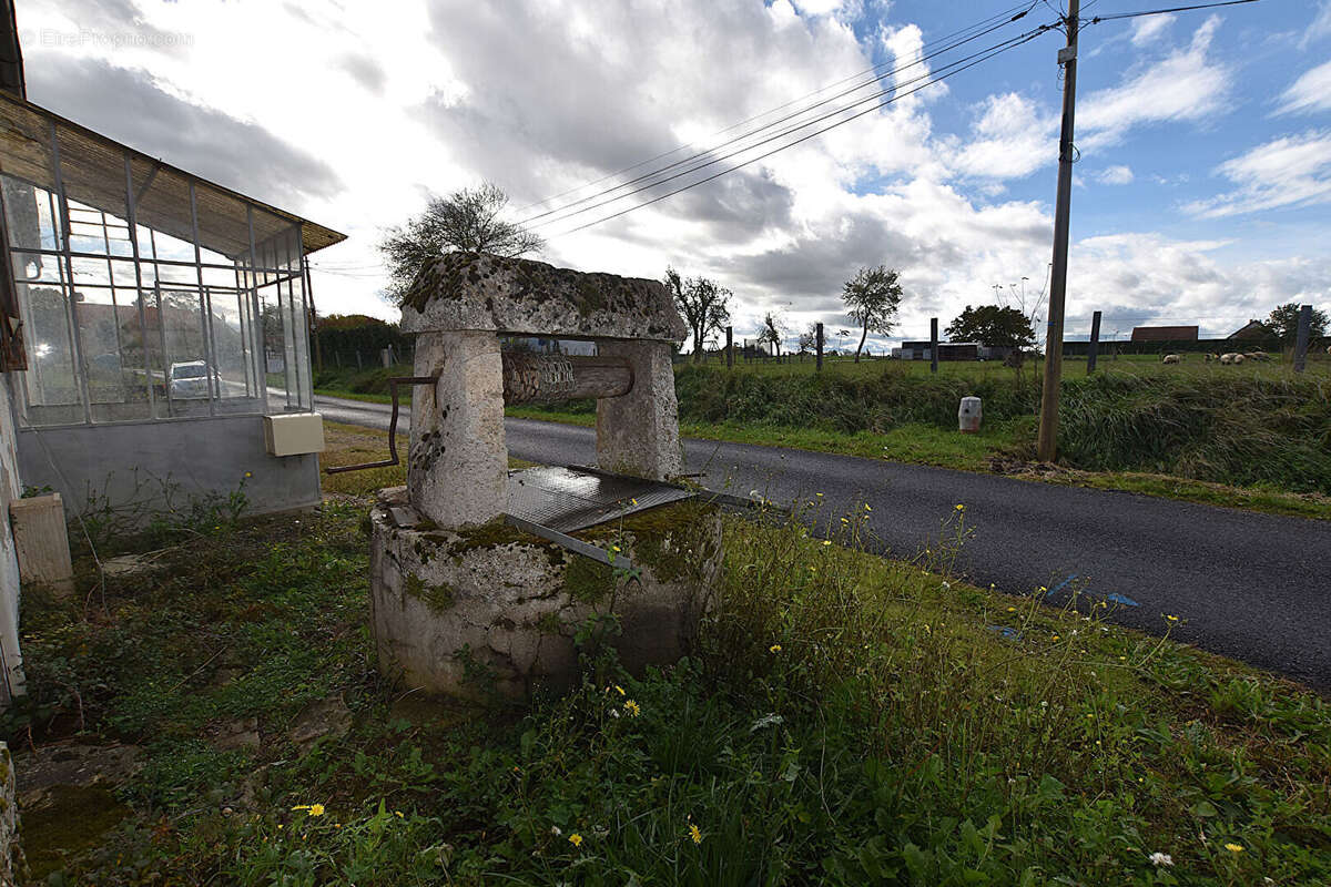 Longère à rénover avec fort potentiel : - photo 17