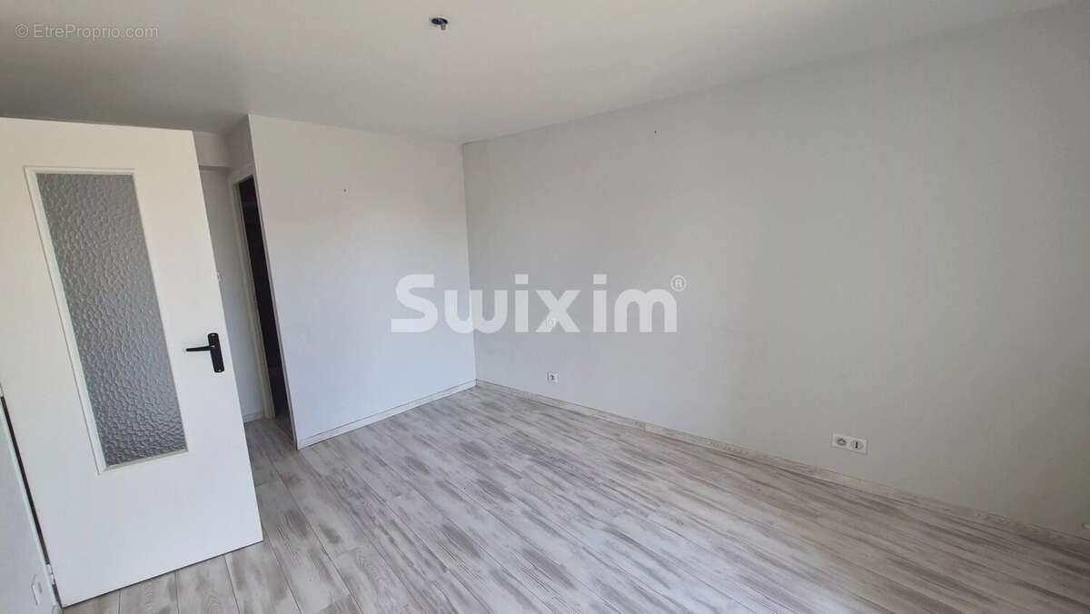 Maison de village avec cour, terrain et grange de 100 m² - photo 9