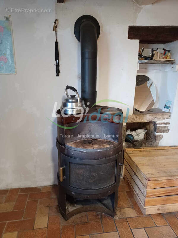 Maison à POULE-LES-ECHARMEAUX
