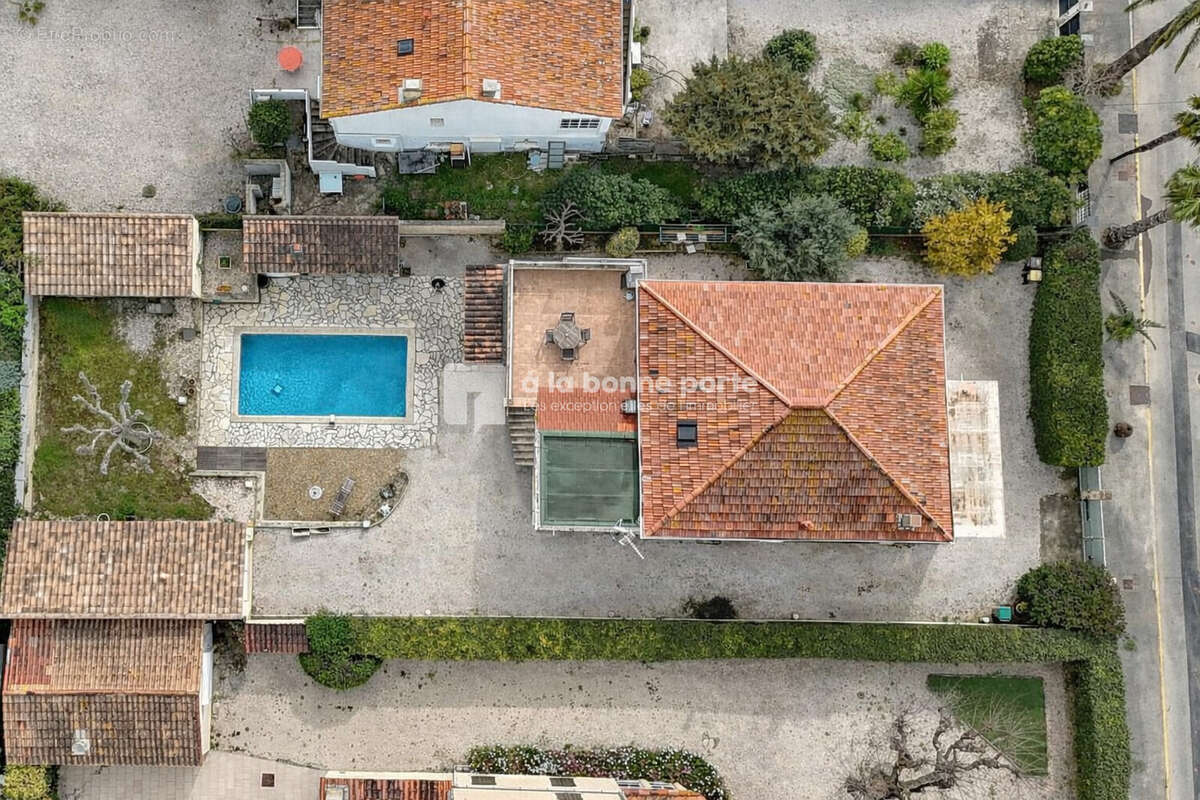 Maison à SAINT-CYR-SUR-MER