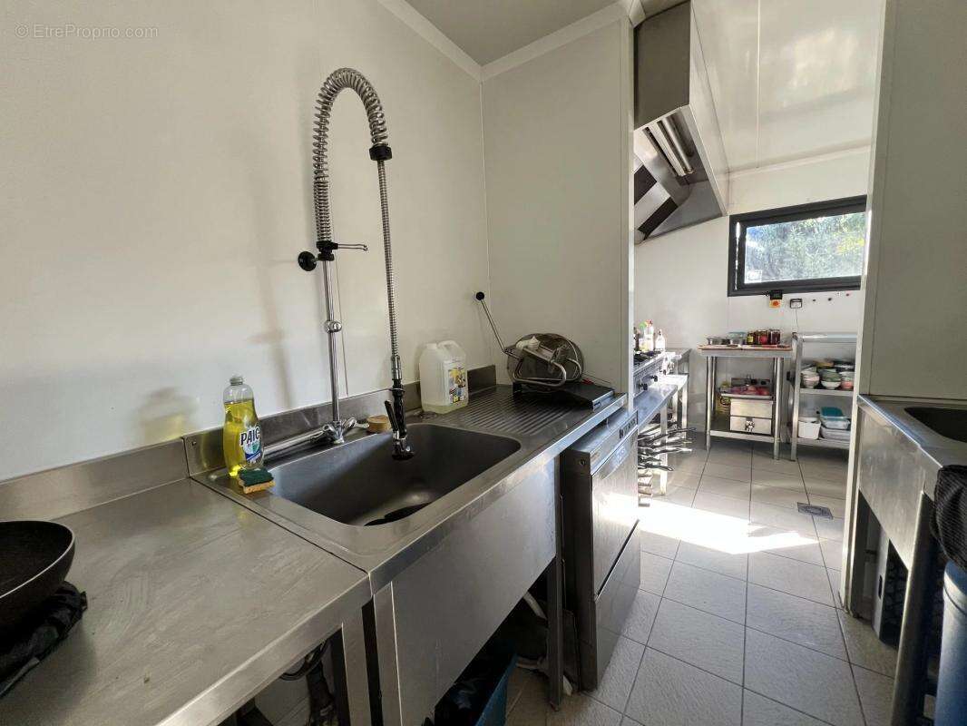 Commerce à LE BUGUE