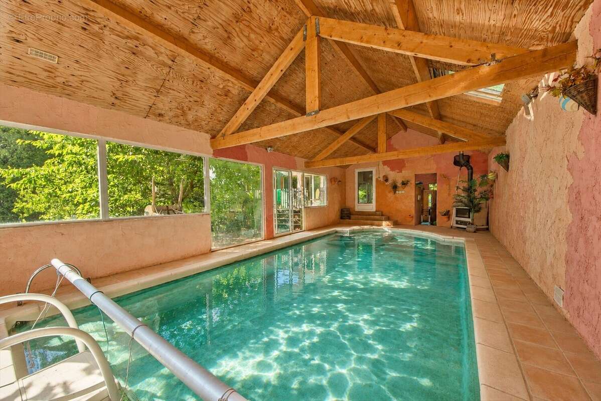 Maison 315 m² à Magny-Les-Hameaux  - photo 2