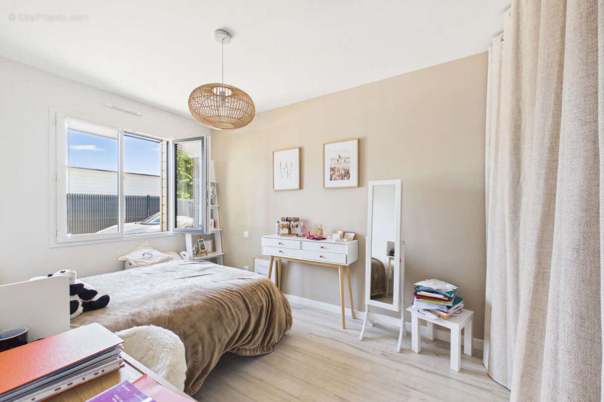 Maison de plain-pied de 2021 - 3ch et 1 bureau + studio - piscine - photo 10