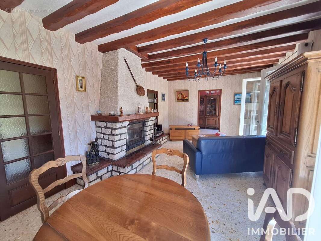 Maison 135 m² à La Couture-Boussey  - photo 7
