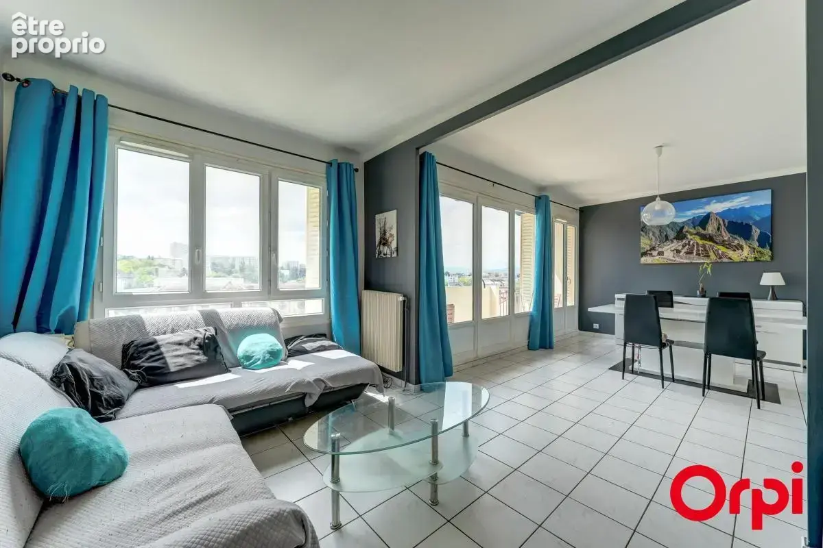 CALUIRE CENTRE BOURG - T3 de 79 m² avec vue dégagée - photo 2