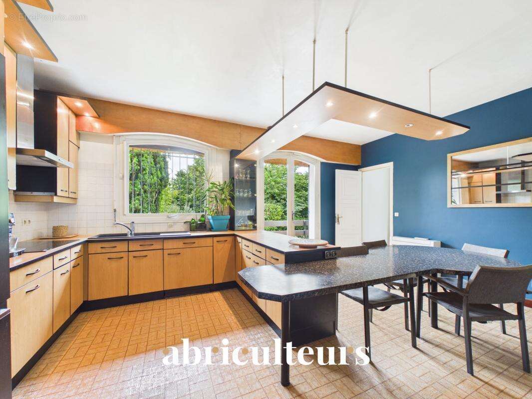 Magnifique Propriété Familiale de charme de 310 m² avec piscine et magnifique jardin arboré en vente à Yerres (91) - photo 10