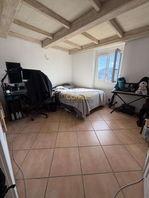 Appartement à CONTES
