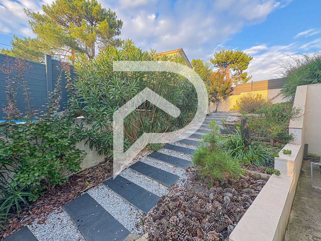 Maison à SAINT-GEORGES-DE-DIDONNE