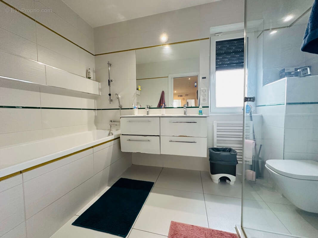 Maison à SAINT-GENIS-POUILLY