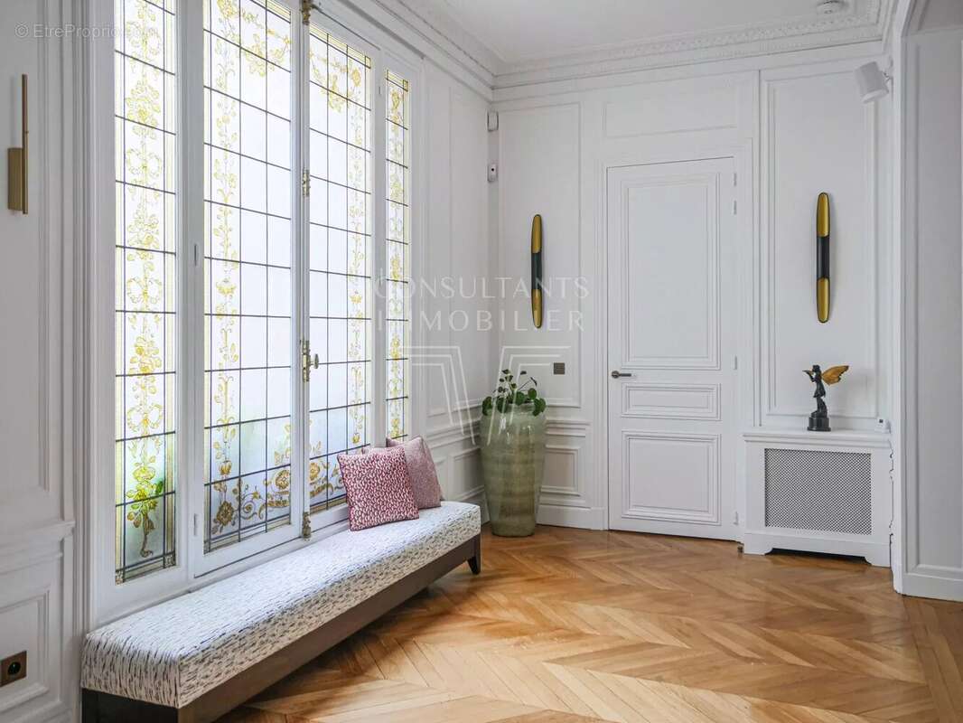 Appartement à PARIS-16E